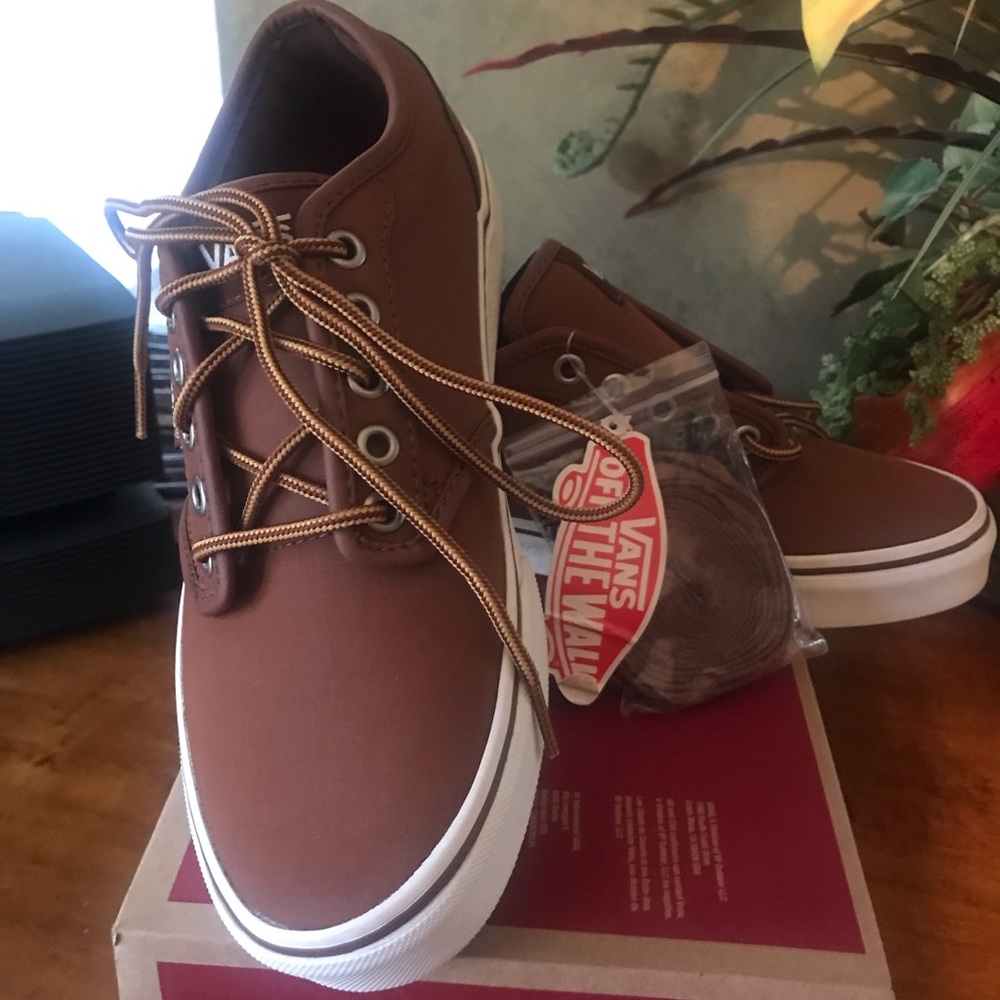Vans Atwood Leather Brown. NIB I wear 7.5/8 women’s. These are 6.5 Mens/Youth.